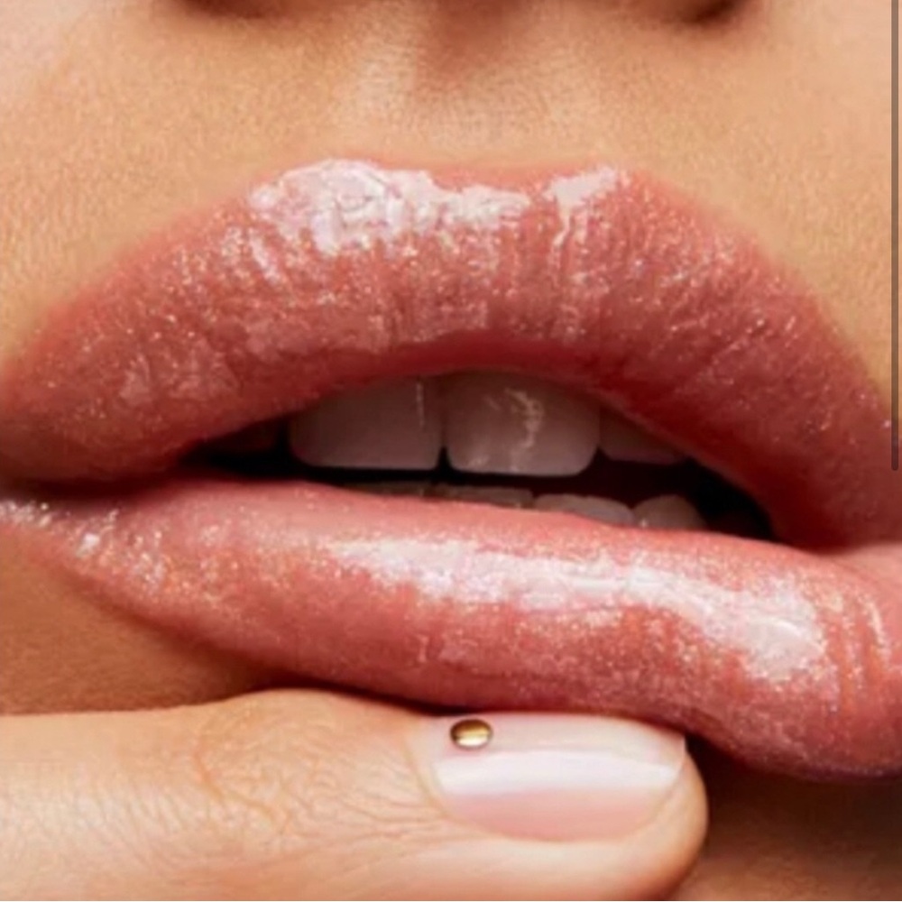 MAC Cosmetics Dazzleglass Lip Gloss - Moth to a Flame✨ - Picture 2 of 6